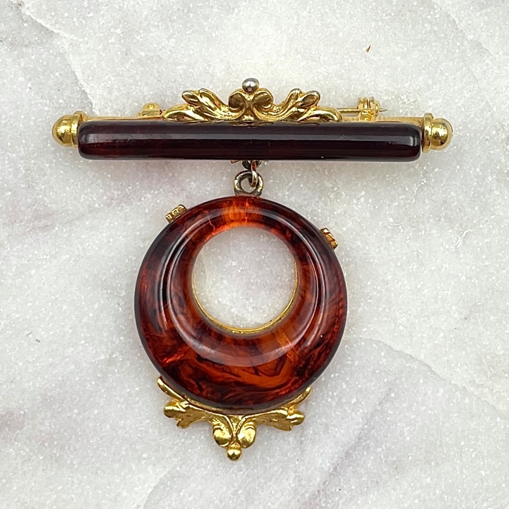 Vintage 1950s Mid Century Amber Lucite Drop Bar Gold Tone Pin Brooch